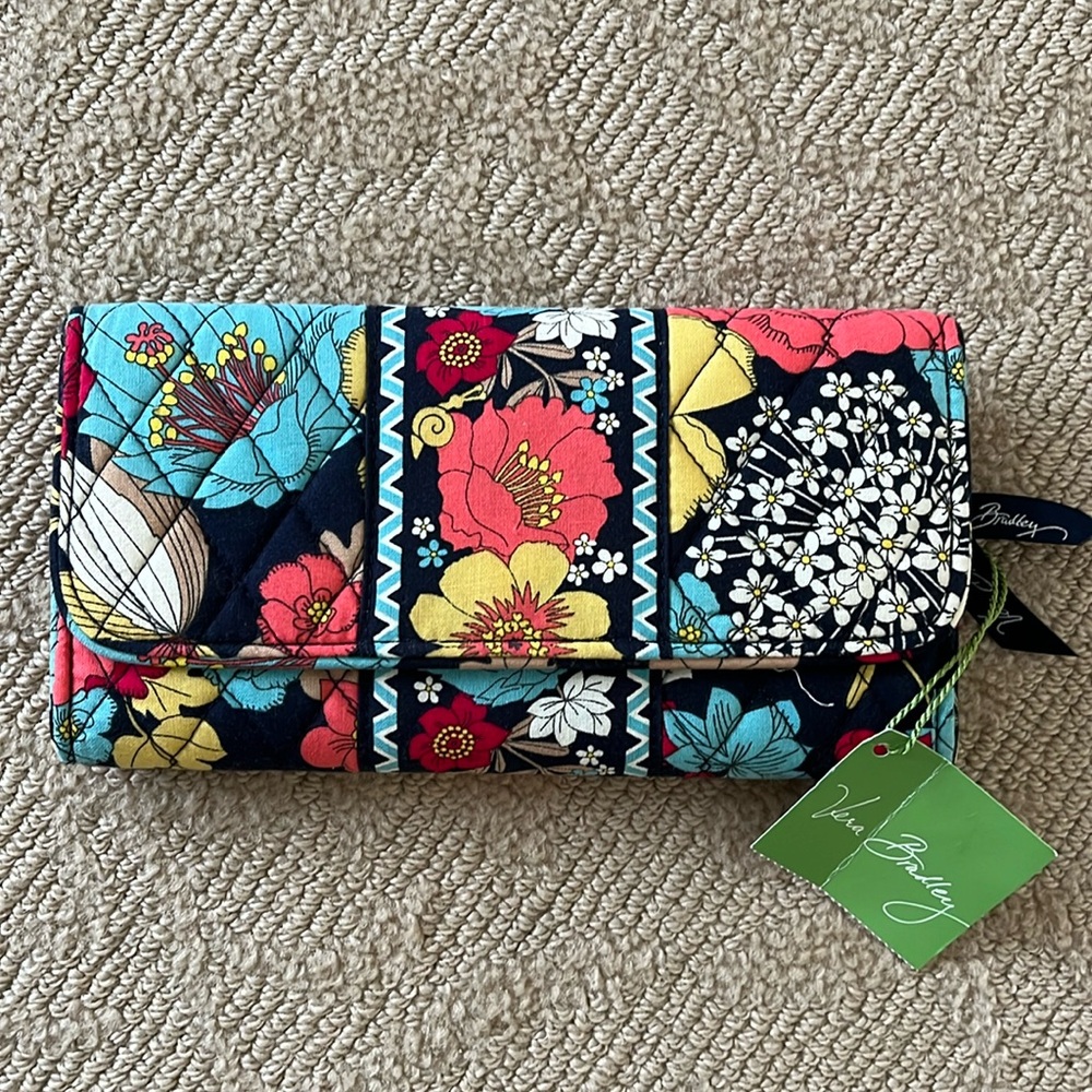 Vera Bradley Gallery Wallet in Happy Snails Print